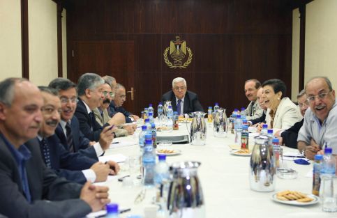 Les forces de l’Autorité Palestinienne font une descente dans une réunion alors que la dissidence grandit