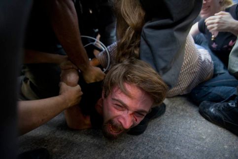 Arrestations massives et confrontations suite aux tirs sur les colons