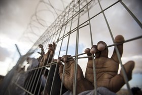 En plein hiver glacial, Israël empêche les vêtements d’hiver de parvenir aux prisonniers palestiniens