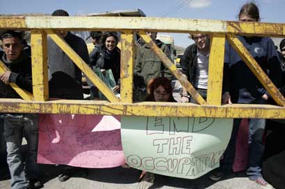 Manifestation au checkpoint de Beit Furik pour demander son retrait