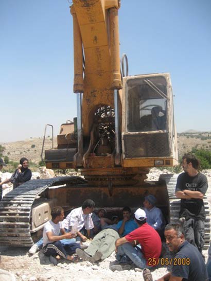 Maan : Les Forces d’Occupation envahissent Ni’lin et détiennent des dizaines de jeunes hommes