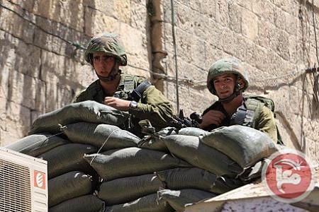 Selon des sources médicales : Un palestinien a été blessé par balle à un checkpoint près d\'Hébron
