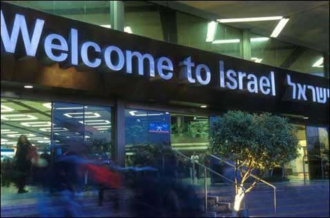 L'accueil de la délégation girondine Saint-Pierre d'Aurillac/Fargues de Langon à l'aéroport Ben-Gourion de Tel Aviv
