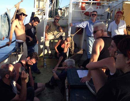 Des nouvelles de l'équipage de l'Estelle après le piratage de l'armée israélienne d'occupation (MàJ : vidéo de l'Estelle encerclée par plusieurs navires de guerre, avant l'abordage)