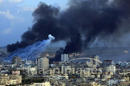 15 janvier, 20ème jour : les forces terrestres israéliennes envahissent Gaza ville ; les médias, le bâtiment des Nations Unis et les hôpitaux attaqués. Au moins 1054 morts,  plus de 4600 blessés (VIDEO)