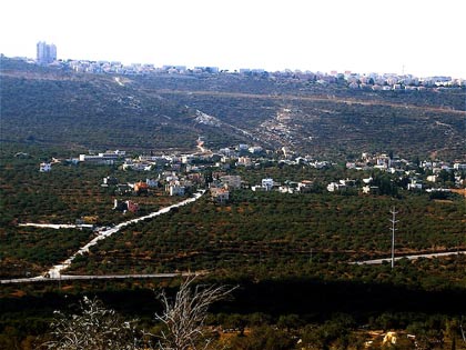 Le village de Marda, entre colonie et mur de barbelés