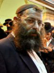 Baruch Marzel dans les bureaux de vote d’une ville arabe