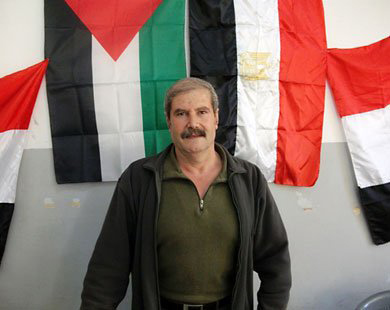 Les forces de l'occupation israélienne arrêtent l'écrivain palestinien Ahmad Qatamesh