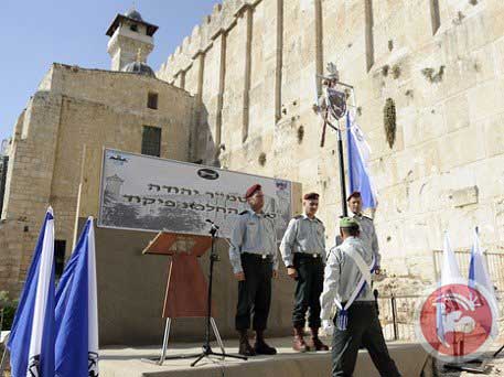 Cérémonie militaire sioniste à l’intérieur de la sainte mosquée d’Al-Ibrahimi !