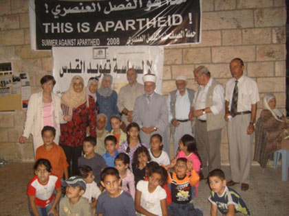Démolition de la tente de protestation à Sheikh Jarrah par les Forces d’Occupation Israéliennes : un Palestinien et quatre internationaux placés en garde à vue