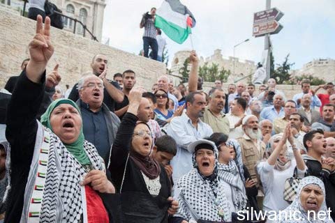 Résistance aux tentatives de judaïsation de Jérusalem et d'Al-Aqsa par les occupants israéliens : 15 Palestiniens arrêtés, 40 autres blessés (vidéo)