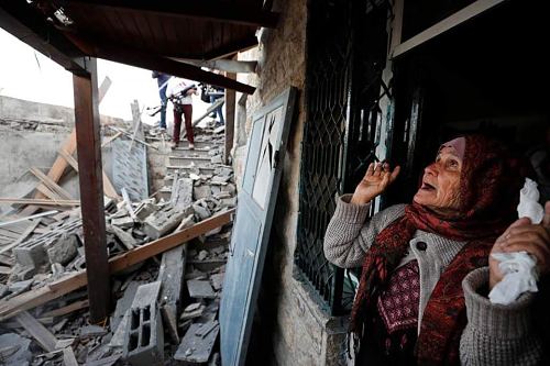 Les FIO font exploser la maison de la famille du martyr Omar Abu Laila (vidéos)
