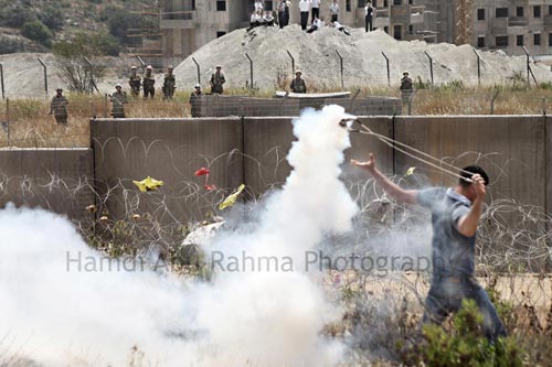 Manifestation à Bil\'in le 4 mai, avec une délégation norvégienne et des dizaines d\'activistes palestiniens, israéliens et internationaux