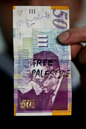 Campagne pour écrire sur vos billets‏ de banque - 'Si notre argent doit se payer aux israéliens, qu’il porte un message contre l’occupation'