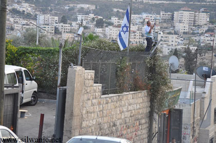 En plus de la présence permanente de l’armée d’occupation israélienne, les colons installent de nouvelles caméras de surveillance à Silwan