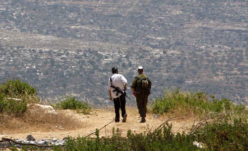 Un patron de la presse israélienne dit qu\'Obama ne peut pas stopper le \'\'régime d\'apartheid\'\' des colons à cause du \