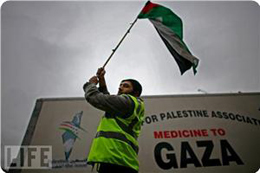 Le convoi d’aide européenne est arrivé à Gaza avec un mois de retard (vidéo)