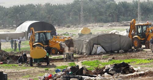 Les forces israéliennes remettent des notifications d'expulsion et de démolition à tout un quartier de Jérusalem et à Al-Maleh, dans la Vallée du Jourdain