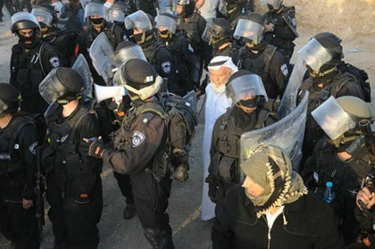 Des milliers de policiers israéliens évacuent et détruisent le village de El-Araqib, dans le Naqab (Néguev)