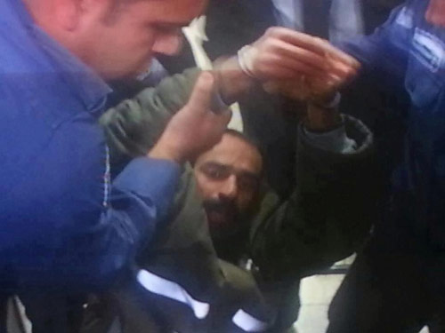 Des colons attaquent la famille du prisonnier Samer Issawi