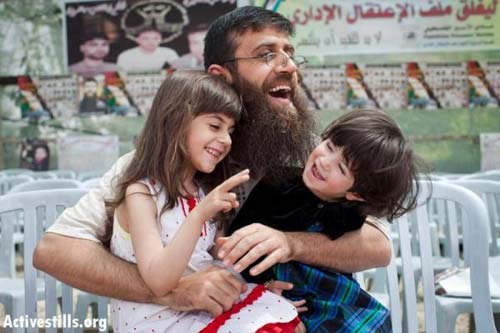 Sheikh Khader Adnan est sorti des prisons de l'occupation (vidéos)