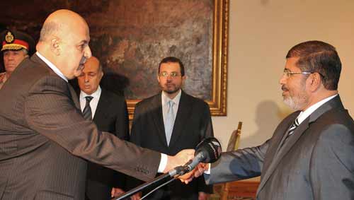 Mohammad Morsi reprend la main face à l’armée, met Tantaoui à la retraite