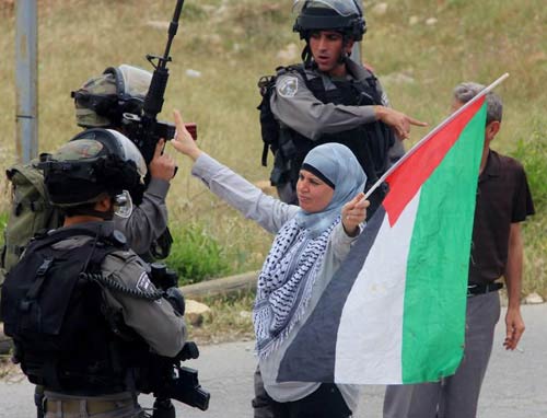 Journée de la liberté de la presse à la mode israélienne - deux journalistes blessés pendant les manifestations pacifiques contre l'occupation en Cisjordanie occupée (vidéo)