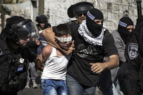 Sans protection : La détention des adolescents palestiniens à Jérusalem-Est
Résumé du rapport conjoint de HaMoked et B’Tselem, octobre 2017