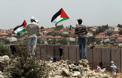 Les pourparlers israélo-palestiniens de John Kerry couvrent l'agression et l'annexion de la terre palestinienne - Parler de paix tout en préparant la guerre ?