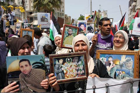 Il est temps de sortir les prisonniers palestiniens de l'anonymat - Les prisonniers politiques palestiniens emprisonnés dans les prisons israéliennes depuis plus d'un quart de siècle