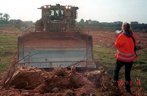 
Caterpillar a fait appel à des officines privées pour espionner les militants défendant la mémoire de Rachel Corrie