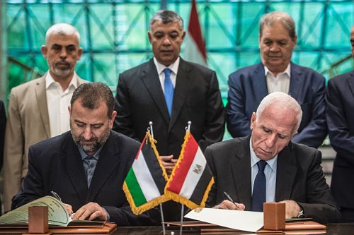 Beaucoup d’optimisme, peu de confiance dans l’accord Hamas-Fatah