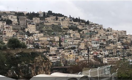 Report de la décision d'évacuation des familles du quartier de Batn Al-Hawa à Silwan